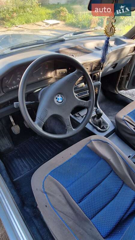 Седан BMW 5 Series 1986 в Кам'янець-Подільському