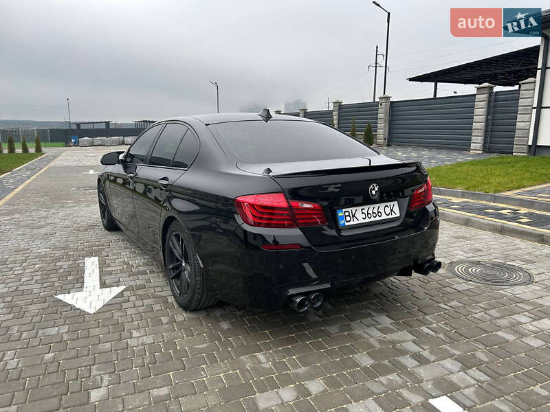 Седан BMW 5 Series 2013 в Вараше