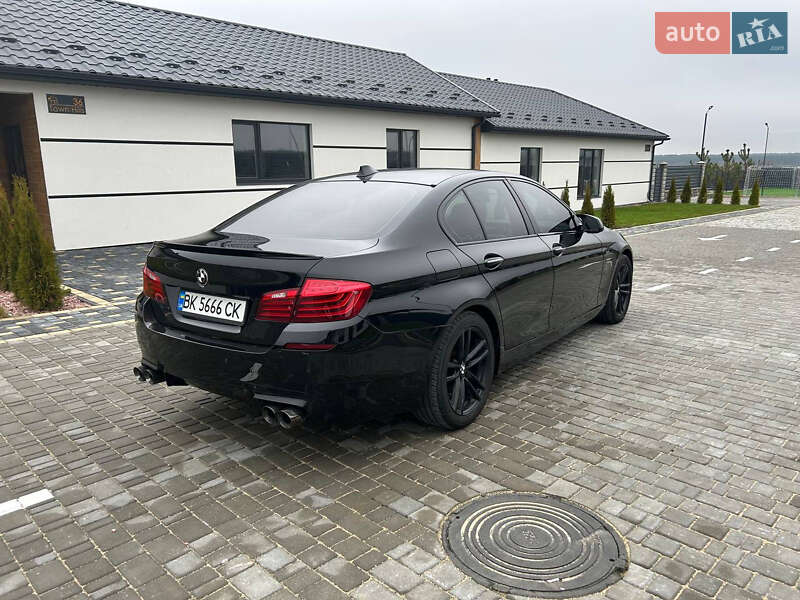 Седан BMW 5 Series 2013 в Вараше