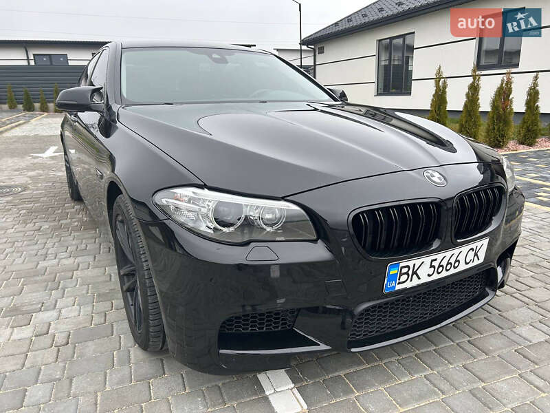 Седан BMW 5 Series 2013 в Вараше