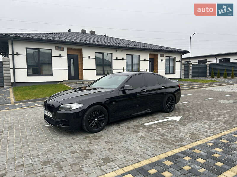 Седан BMW 5 Series 2013 в Вараше