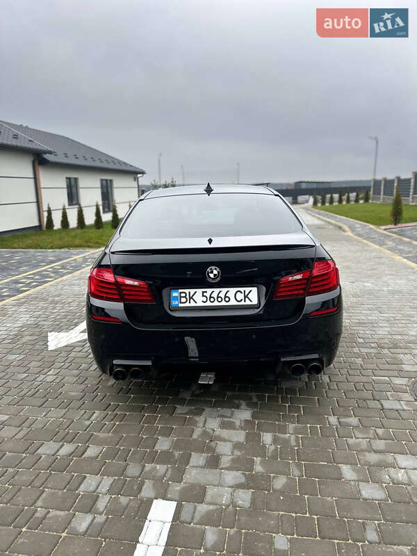 Седан BMW 5 Series 2013 в Вараше