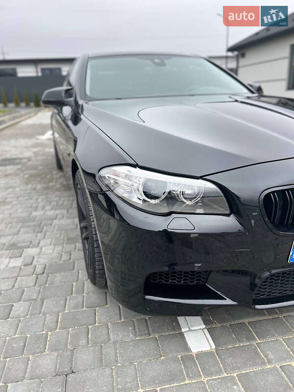 Седан BMW 5 Series 2013 в Вараше