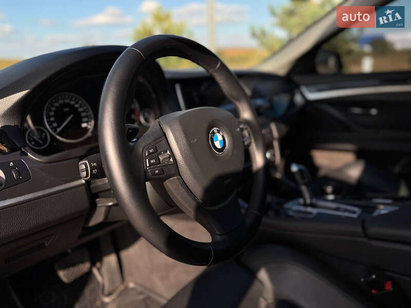 Седан BMW 5 Series 2013 в Вараше