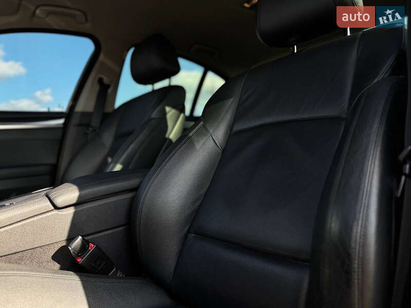 Седан BMW 5 Series 2013 в Вараше