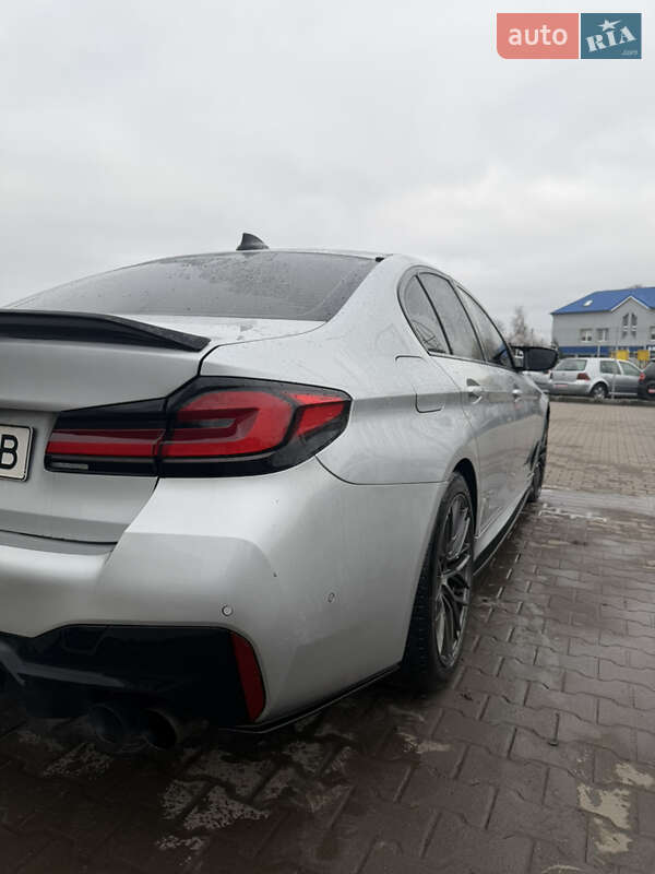 Седан BMW 5 Series 2018 в Нововолинську