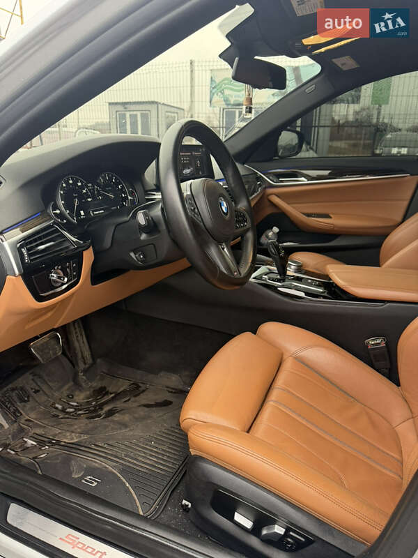 Седан BMW 5 Series 2018 в Нововолинську