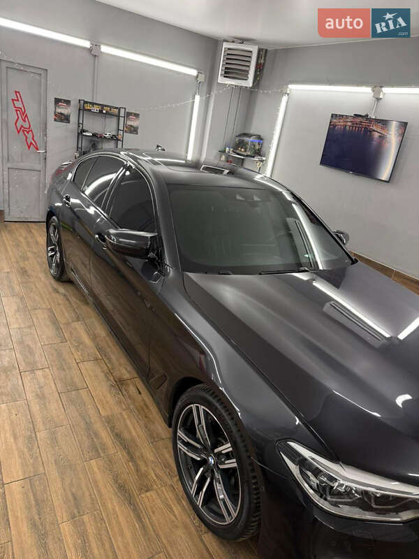 Седан BMW 5 Series 2017 в Львове