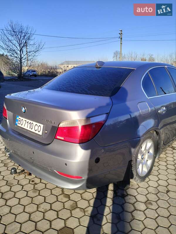 Седан BMW 5 Series 2004 в Кременце