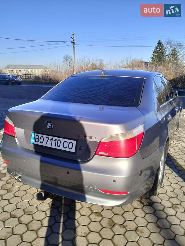 Седан BMW 5 Series 2004 в Кременце