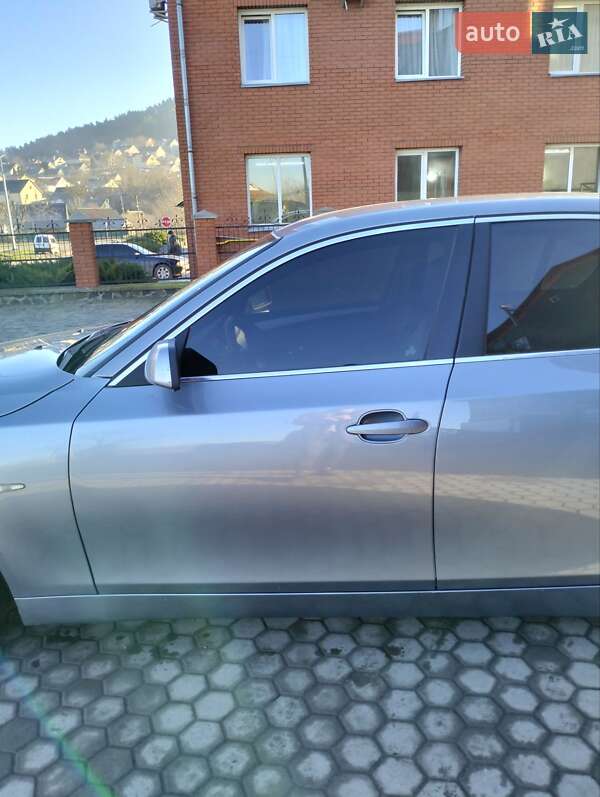 Седан BMW 5 Series 2004 в Кременце