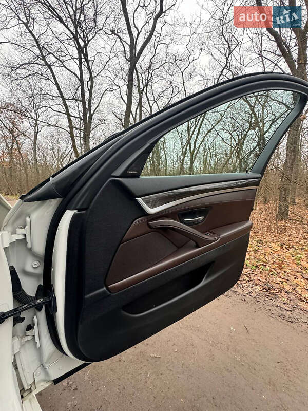 Седан BMW 5 Series 2015 в Новомосковске