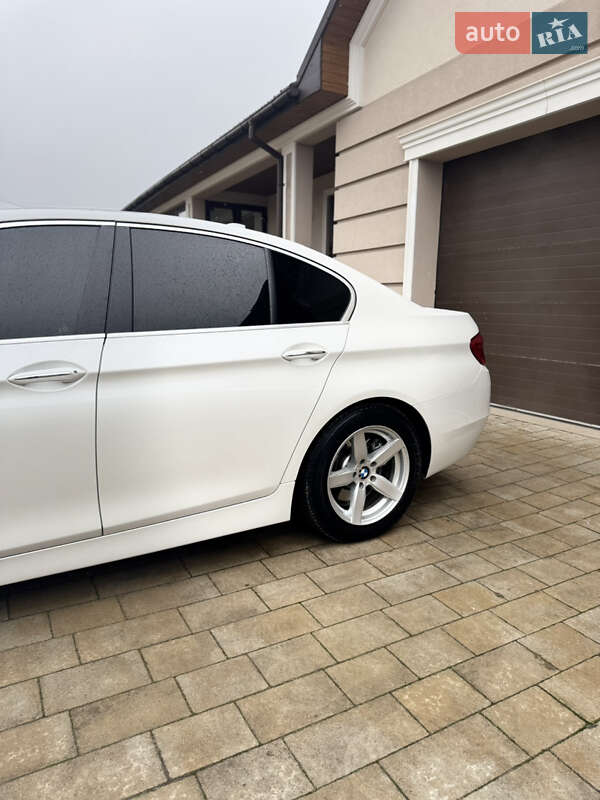 Седан BMW 5 Series 2013 в Львові