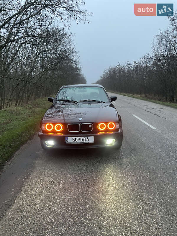 Седан BMW 5 Series 1988 в Кропивницком