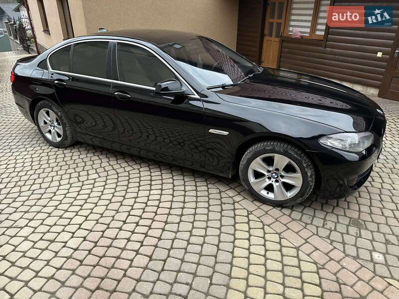 Седан BMW 5 Series 2011 в Дубовому