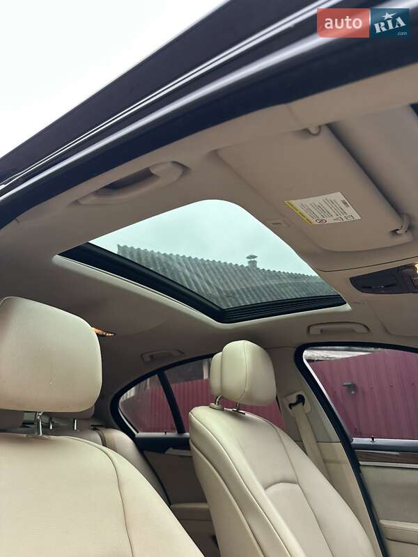 Седан BMW 5 Series 2011 в Дубовому