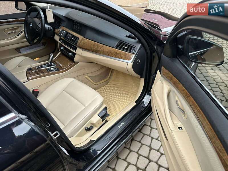 Седан BMW 5 Series 2011 в Дубовому