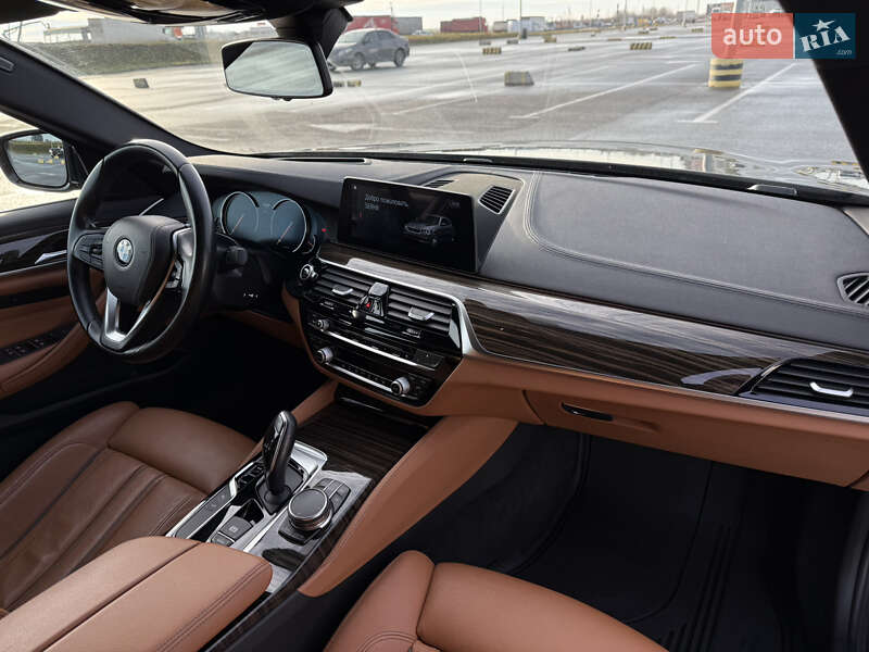 Седан BMW 5 Series 2017 в Львові