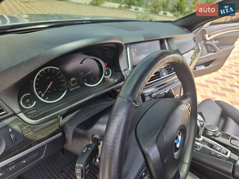 Седан BMW 5 Series 2015 в Мукачевому