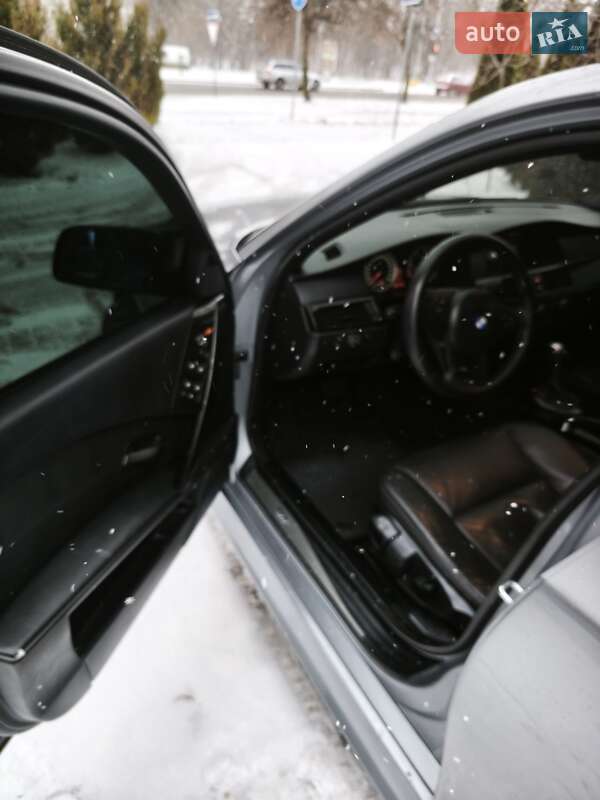 Седан BMW 5 Series 2004 в Львові