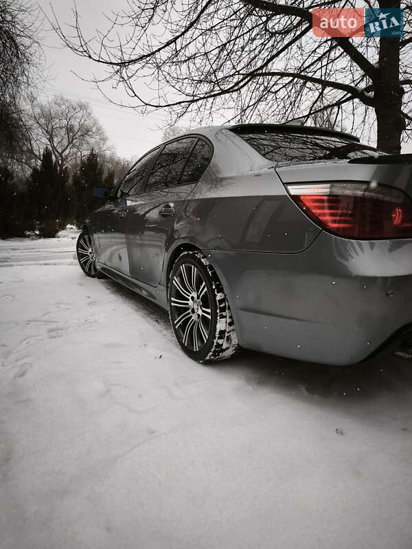 Седан BMW 5 Series 2004 в Львові