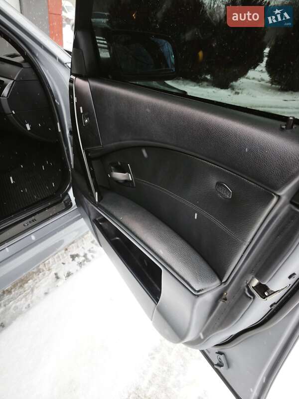 Седан BMW 5 Series 2004 в Львові