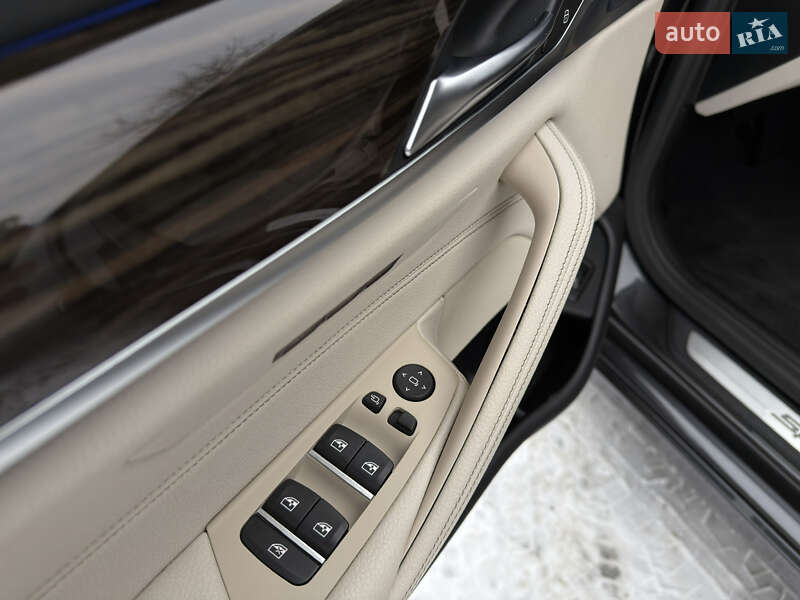 Седан BMW 5 Series 2017 в Мукачевому