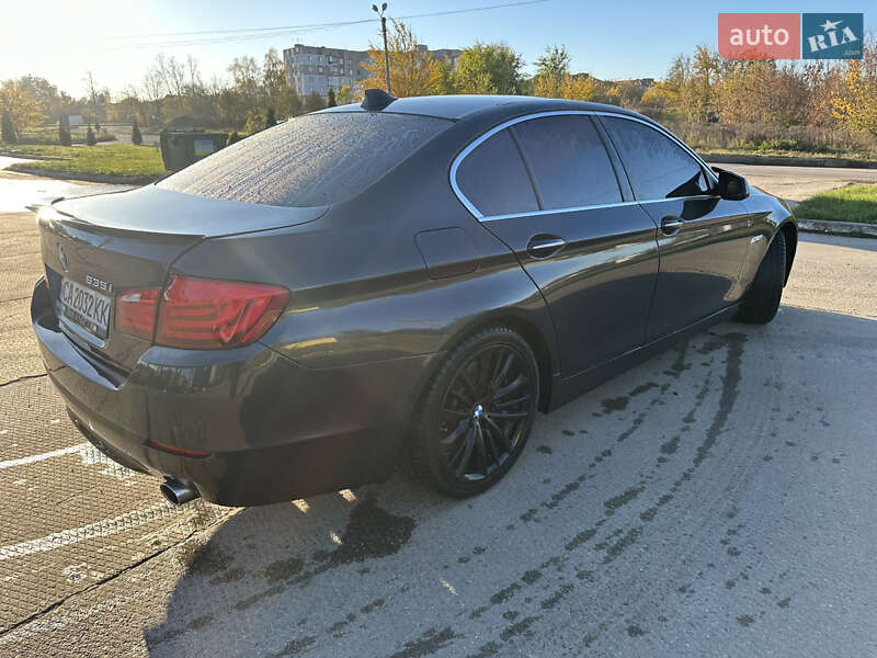 Седан BMW 5 Series 2010 в Умані