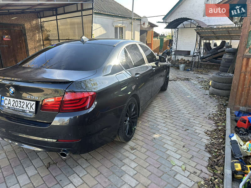 Седан BMW 5 Series 2010 в Умані