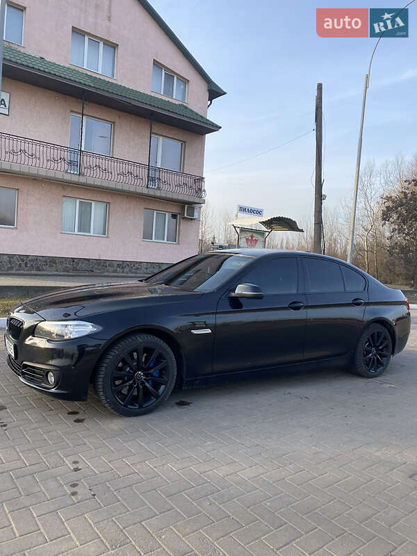 Седан BMW 5 Series 2015 в Чернівцях