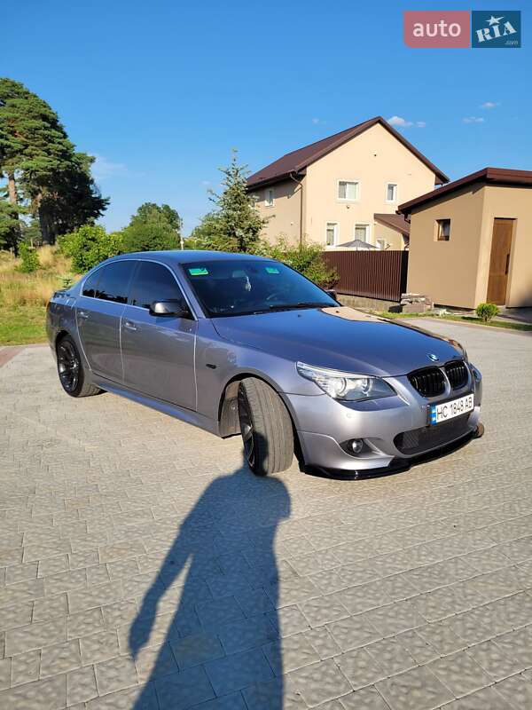 Седан BMW 5 Series 2004 в Львове
