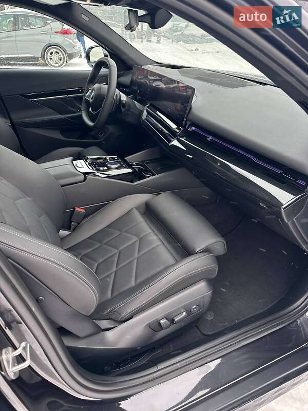 Седан BMW 5 Series 2024 в Киеве