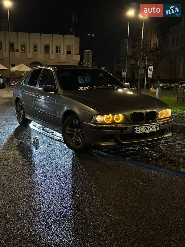 Седан BMW 5 Series 2001 в Каменке-Бугской