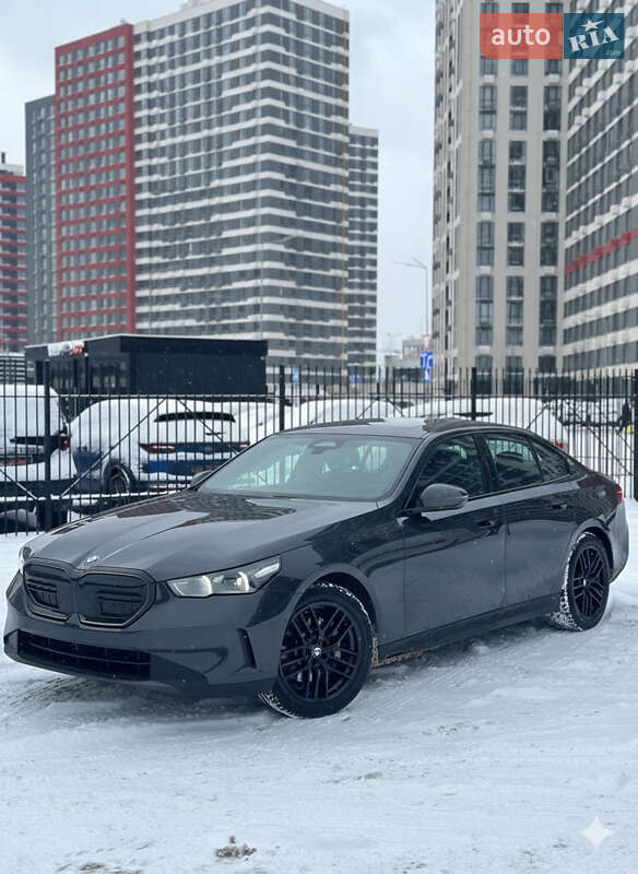 Седан BMW 5 Series 2024 в Киеве