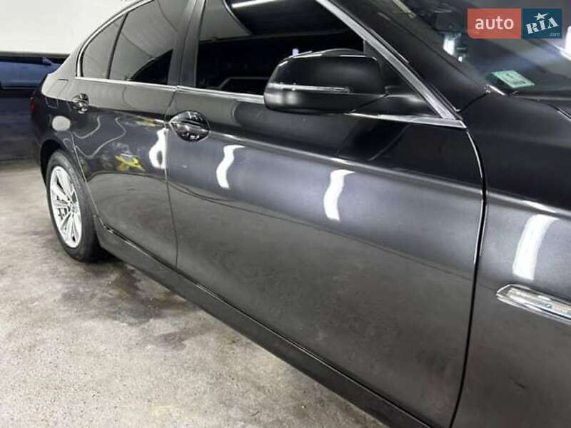 Седан BMW 5 Series 2015 в Чернівцях