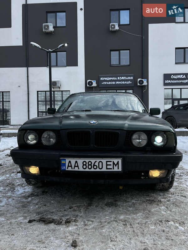 Седан BMW 5 Series 1991 в Вишневом