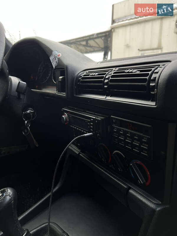 Седан BMW 5 Series 1991 в Вишневом
