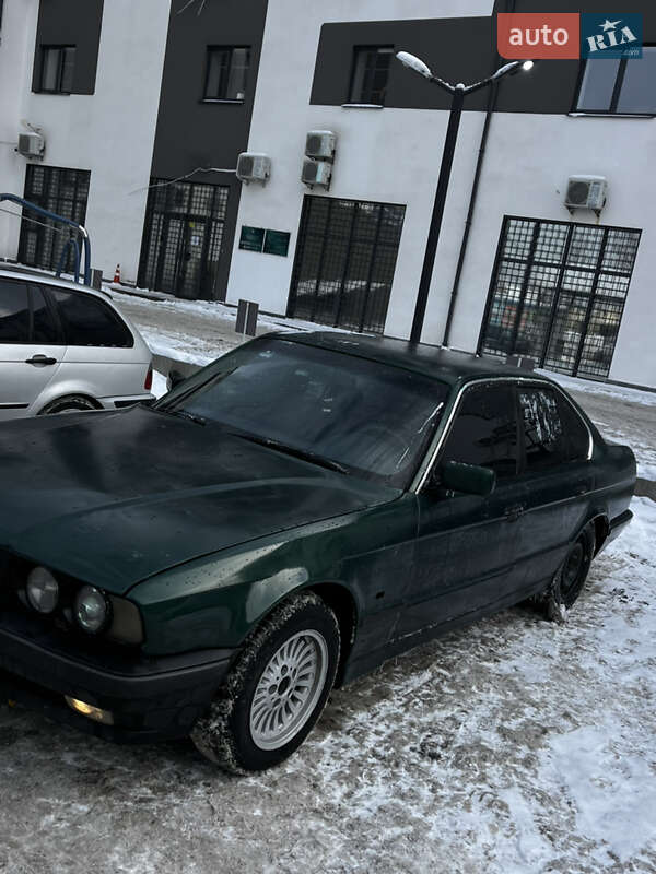 Седан BMW 5 Series 1991 в Вишневом