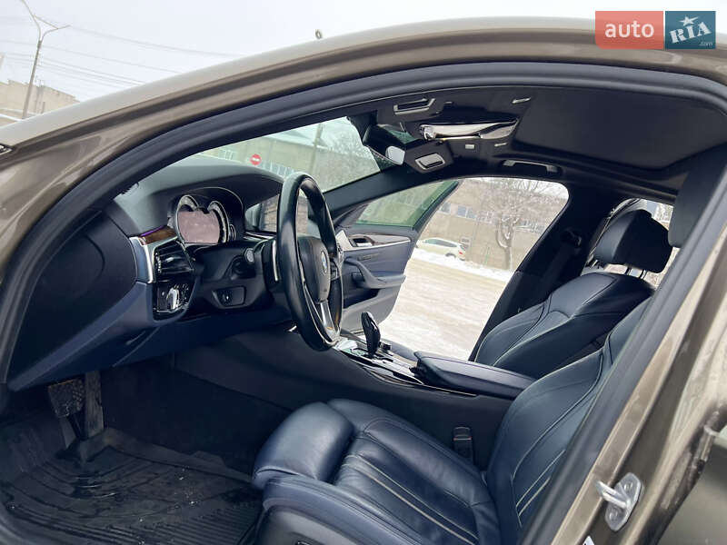 Седан BMW 5 Series 2017 в Нововолынске