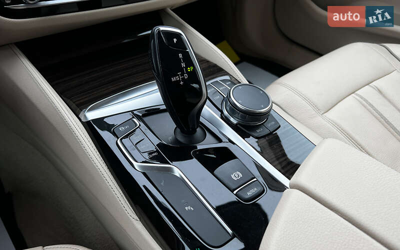 Седан BMW 5 Series 2017 в Львове