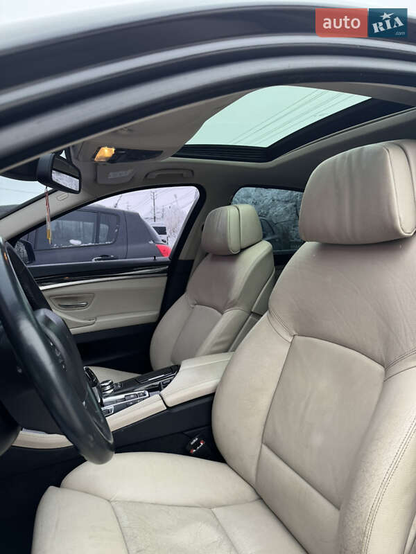 Седан BMW 5 Series 2011 в Хотине