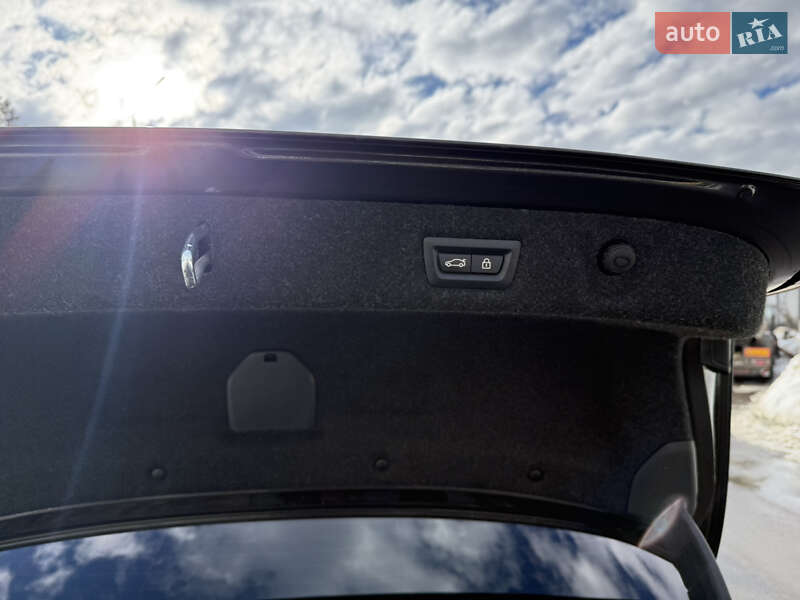 Седан BMW 5 Series 2019 в Львове