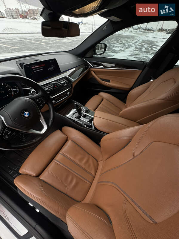 Седан BMW 5 Series 2017 в Ровно