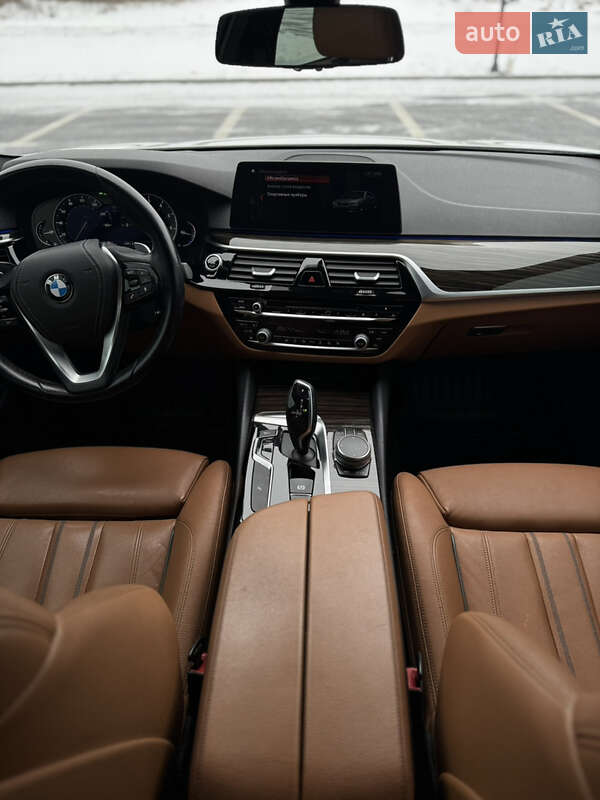 Седан BMW 5 Series 2017 в Ровно