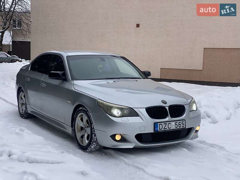 Седан BMW 5 Series 2004 в Калуше