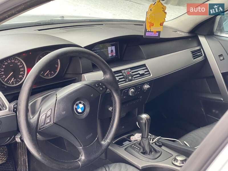 Седан BMW 5 Series 2004 в Калуше