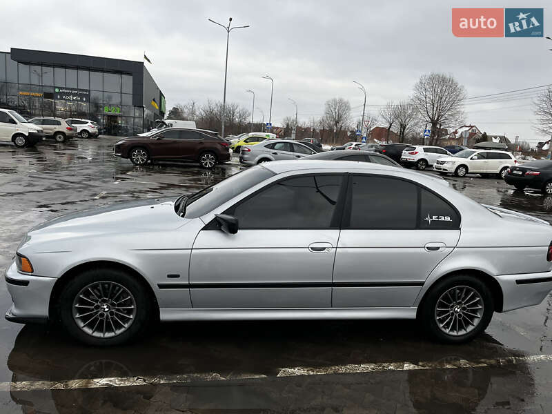 Седан BMW 5 Series 1998 в Новых Петровцах