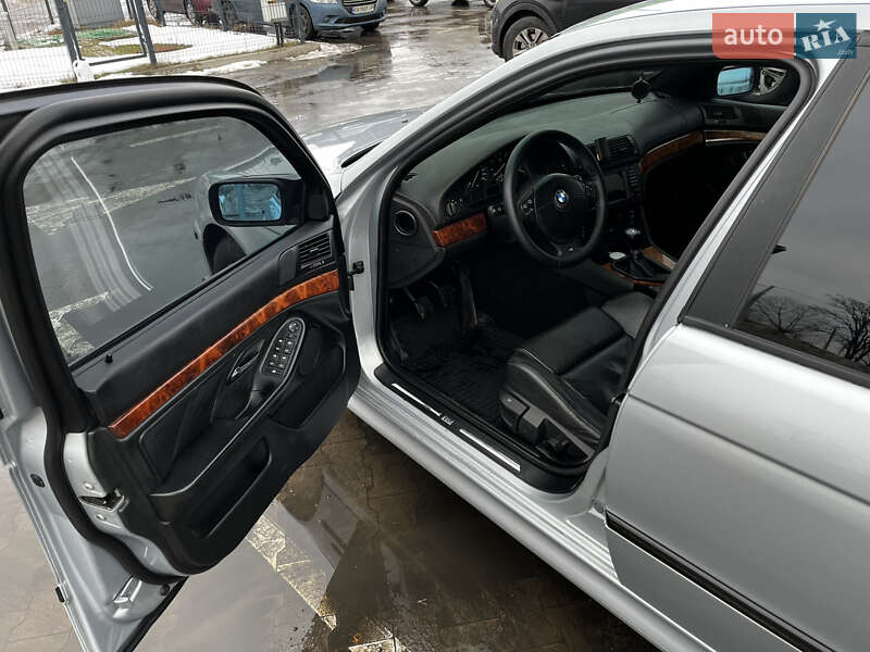 Седан BMW 5 Series 1998 в Новых Петровцах