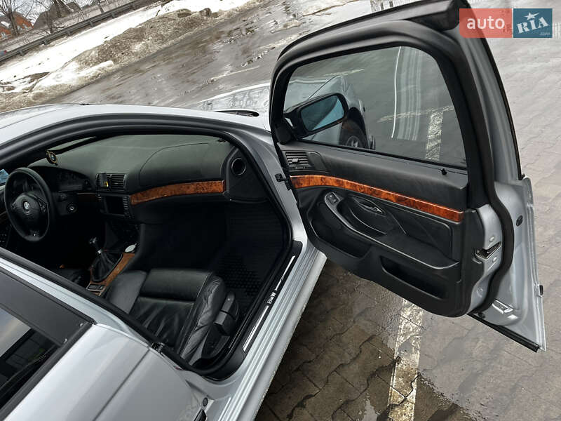 Седан BMW 5 Series 1998 в Новых Петровцах
