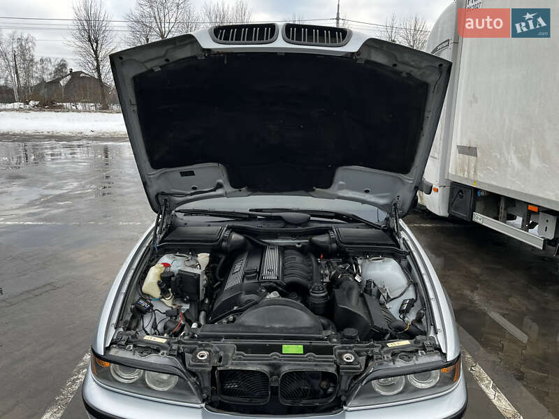 Седан BMW 5 Series 1998 в Новых Петровцах